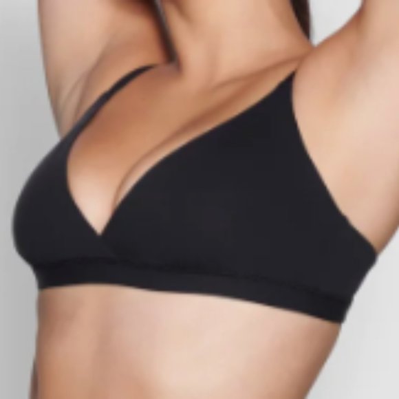 (2232) SKIMS NWT FITS EVERYBODY  CROSSOVER BRALETTE - Picture 3 of 3